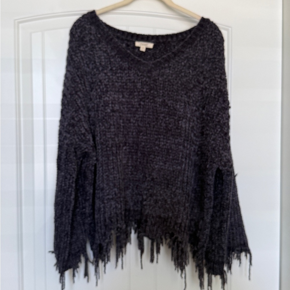 ODDY Blue/Navy V-Neck Sweater with Edgy Frayed Hem